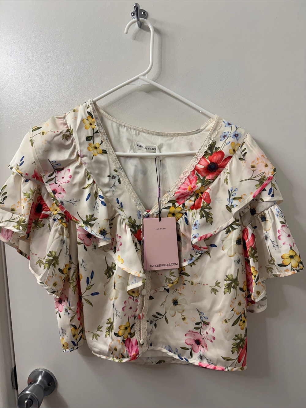 Avec Les Filles Cream Floral Ruffle V-Neck Blouse